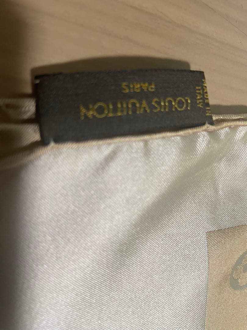 Louis Vuitton シルク ゴールド スカーフ