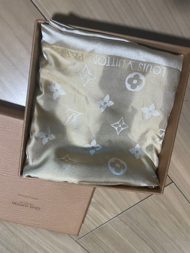 Louis Vuitton シルク ゴールド スカーフ