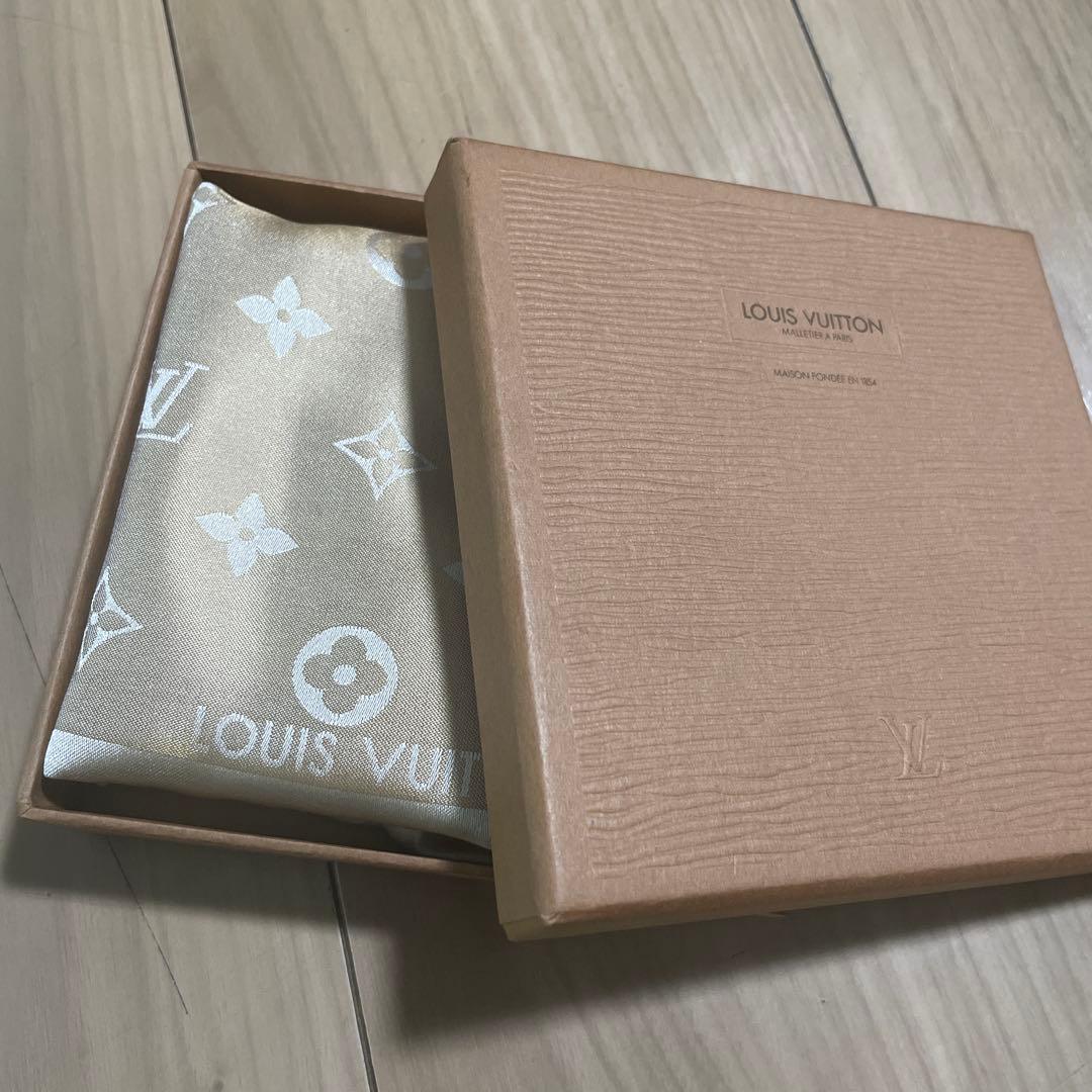 Louis Vuitton シルク ゴールド スカーフ