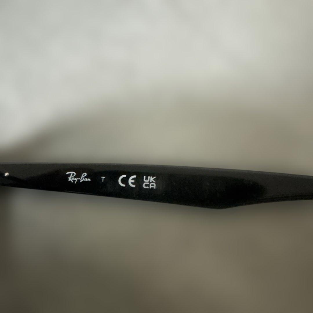 Ray-Ban RB4259F グレーレンズ