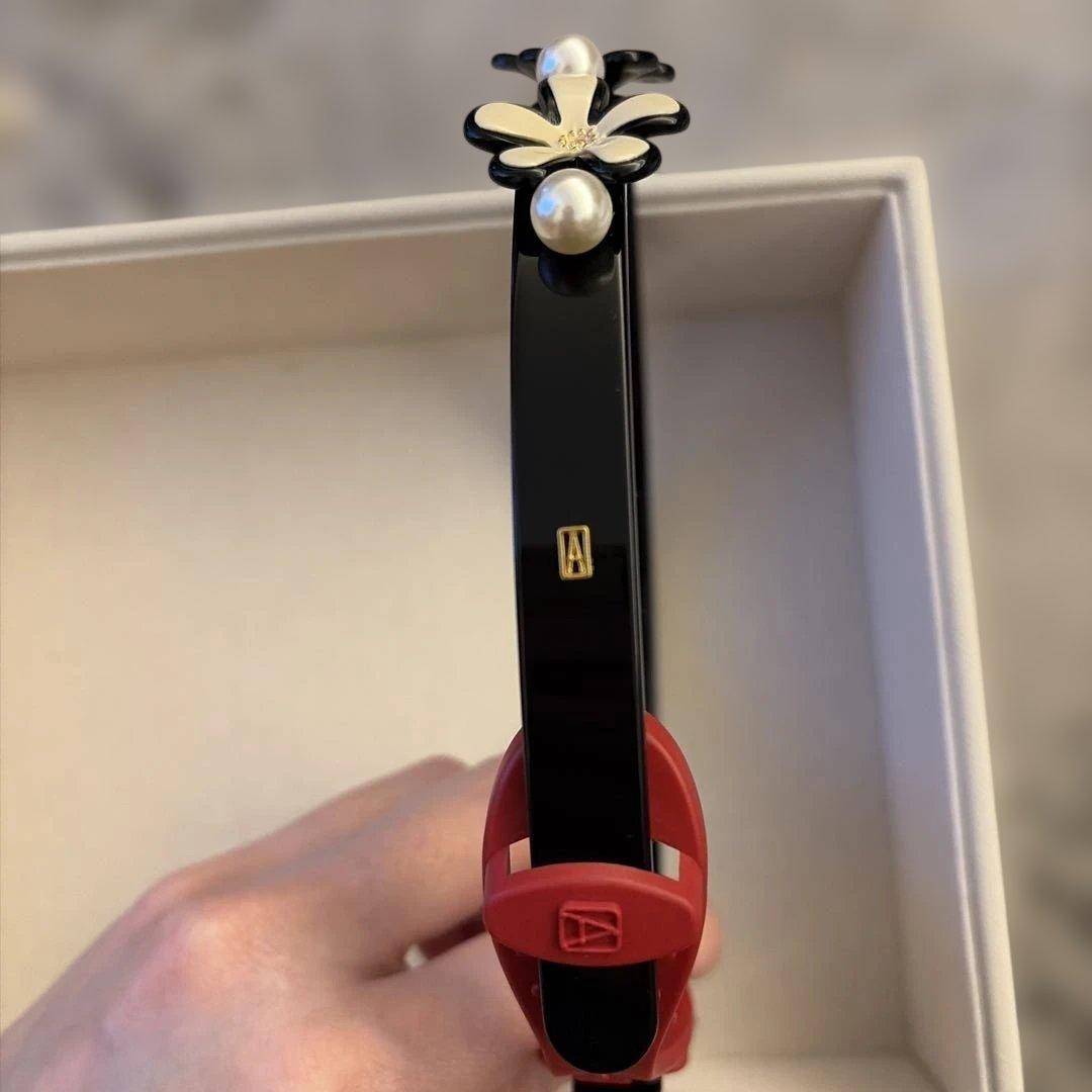 アレクサンドルドゥパリ花とパールのヘアバンド