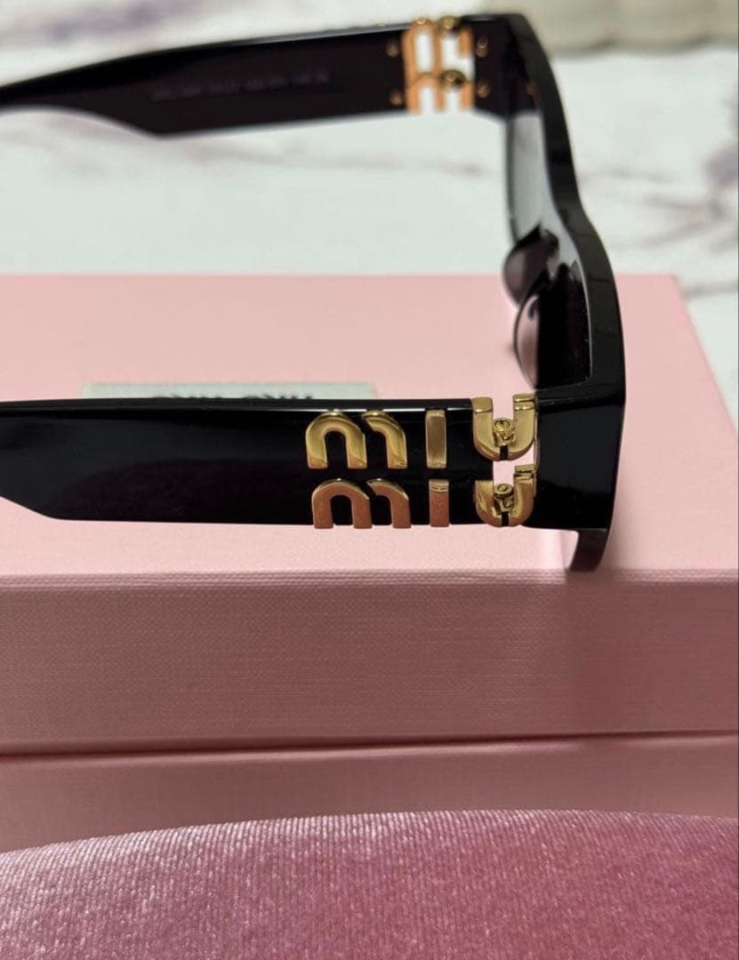 MIUMIU サングラス