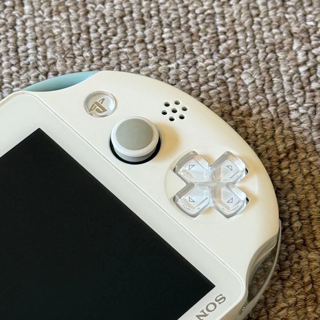 PSVITA PCH-2000 ライトブルー/ホワイト