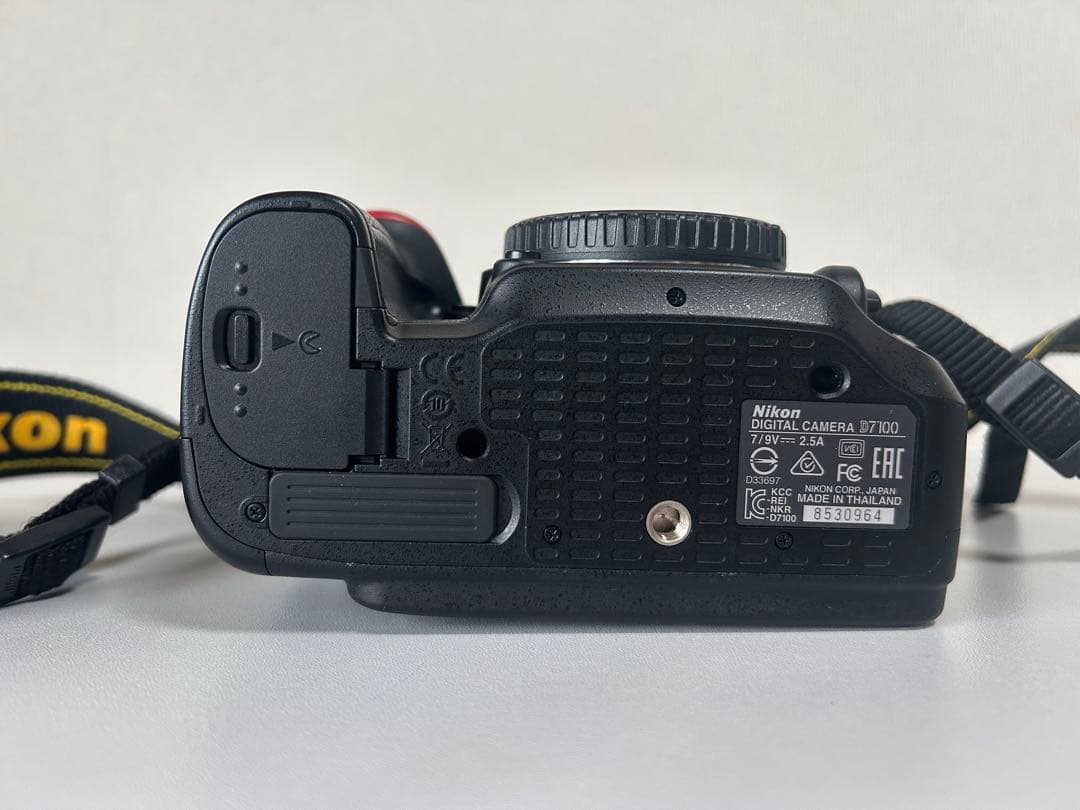 Nikon D7100 SD（16G）カード付き　シャッター数3500枚以下