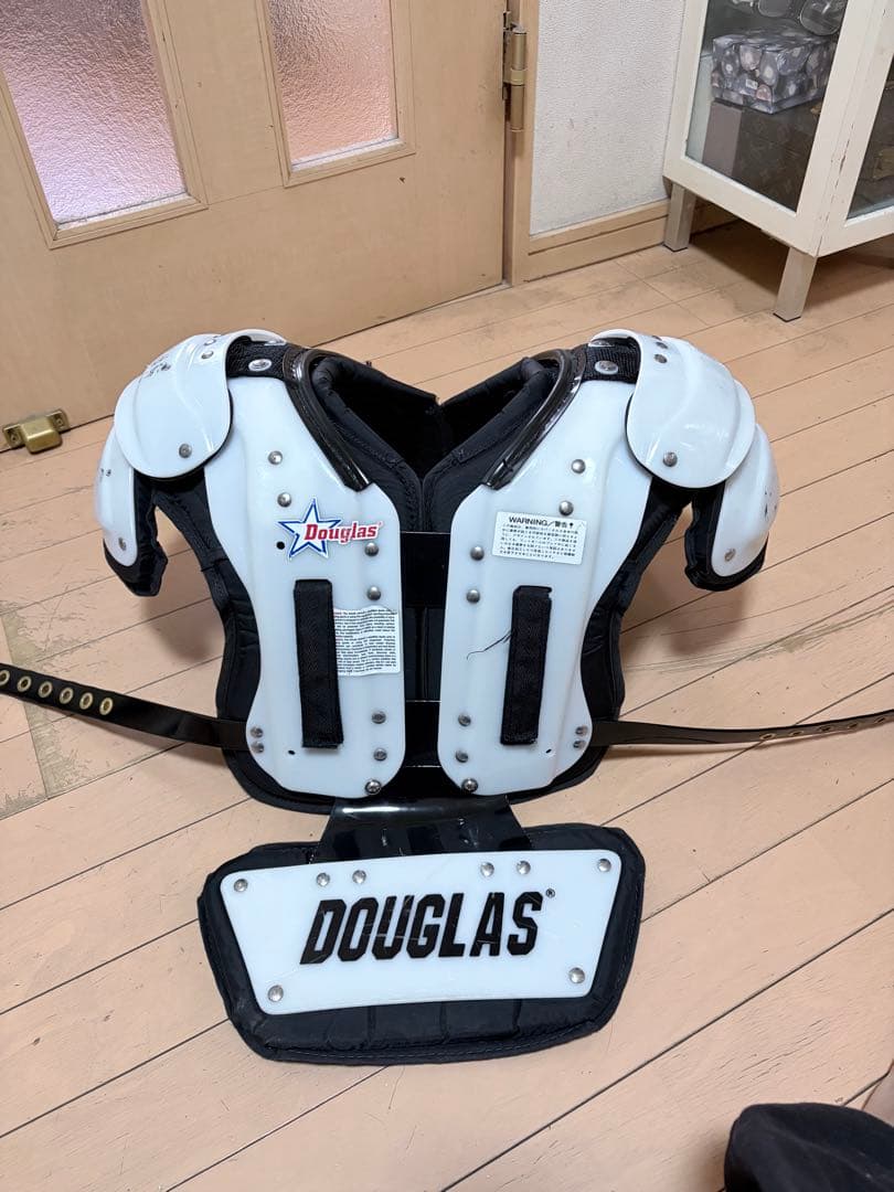 アメフト アメリカンフットボールDouglas ショルダーパッド　CP 24SW