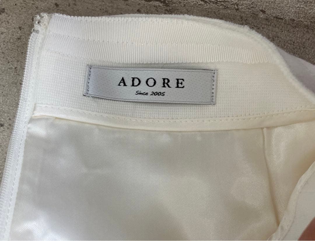 アドーア　ADORE アシメトリーロングスカー　ホワイト　36 新品未使用タグ付