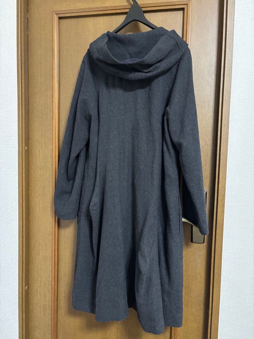 ①センソユニコ ウールガーゼコート②tumugu: 綿フリルネックロングシャツ