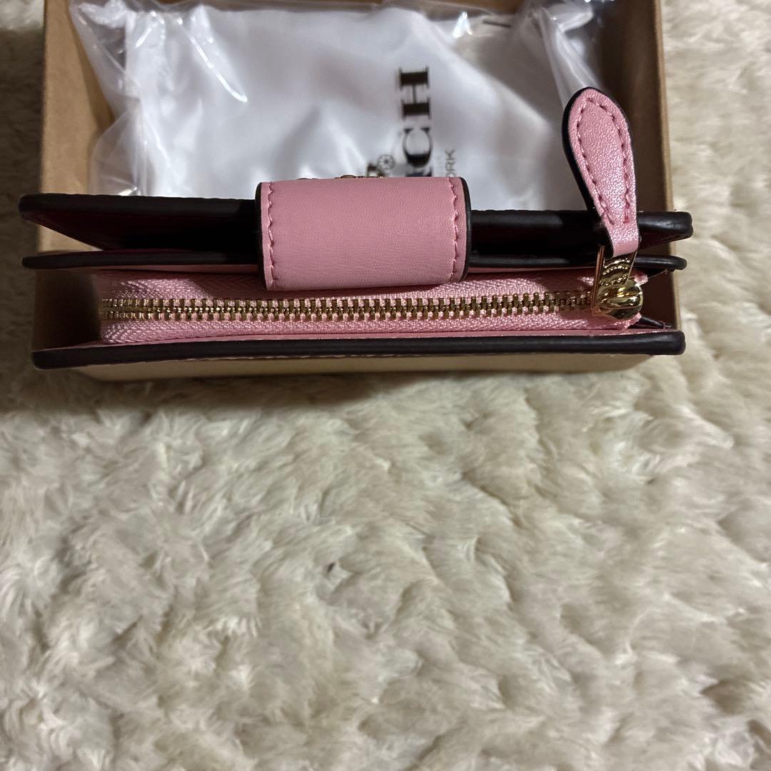 COACH ピンク 二つ折り財布　折りたたみ財布　春財布
