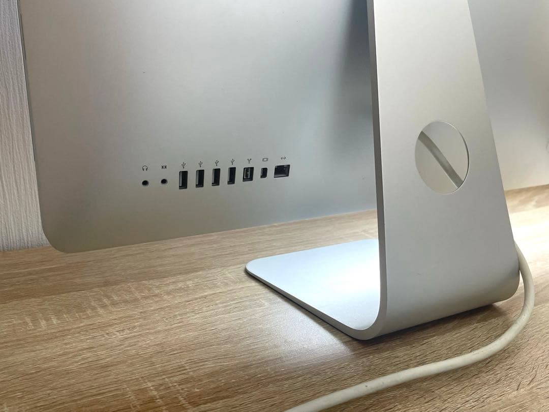【値下中】Apple iMac 21.5インチ　キーボード・マウス付