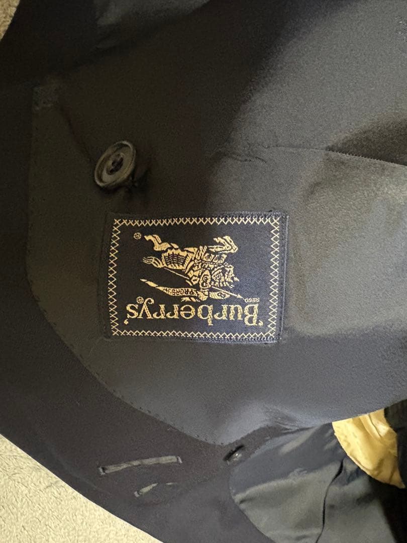【美品】Burberry セットアップ　金ボタン　裏地シャドーホース柄
