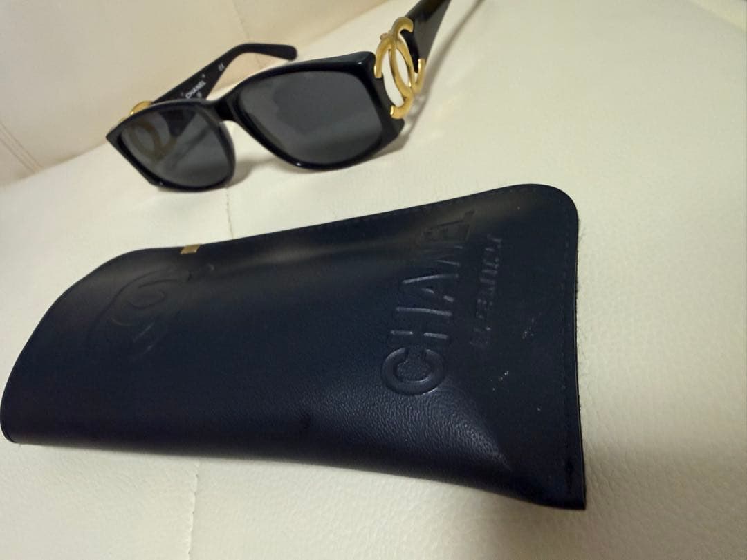 山*郎様 CHANEL ブラック ゴールドロゴ サングラス