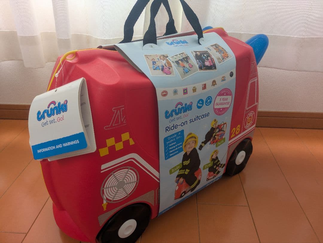 新品未使用☆レア♪トランキ Trunki スーツケース 消防車