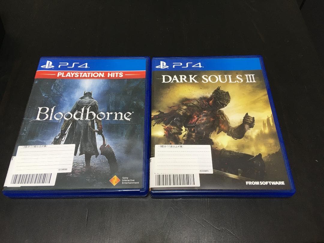 2つのビデオゲームを含むプレイステーション4