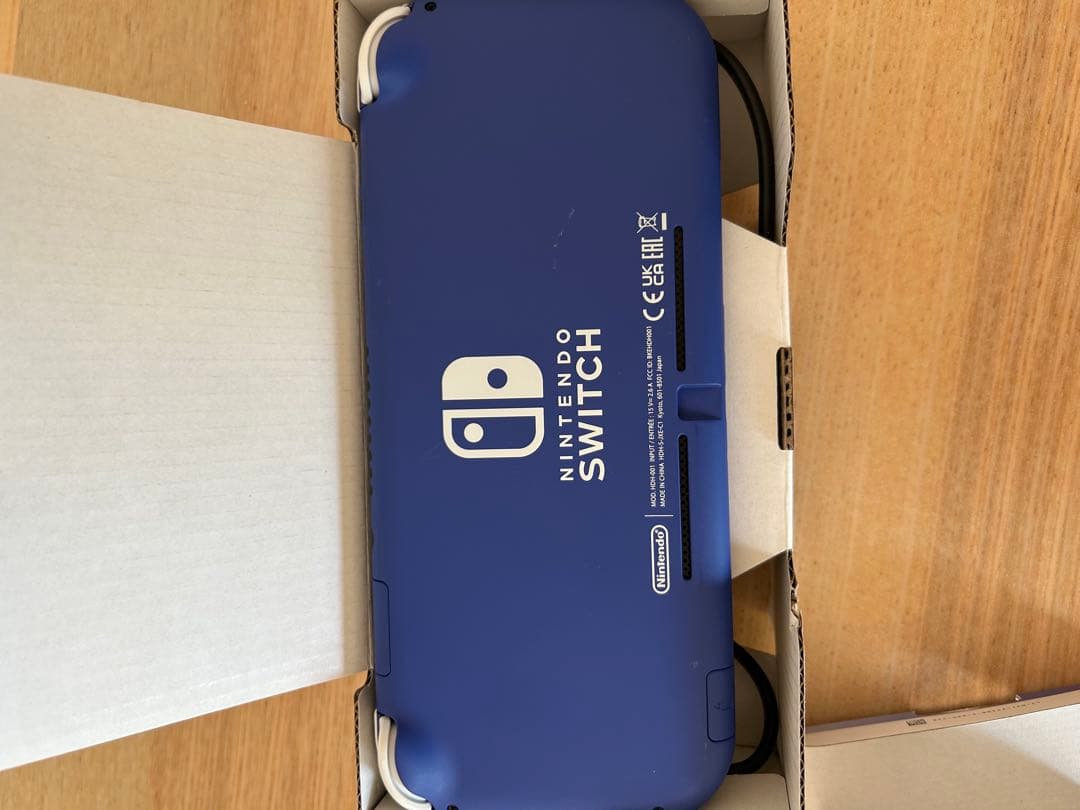 ニンテンドースイッチライト(ゼルダの伝説ブレスオブザワイルドのソフト付き)