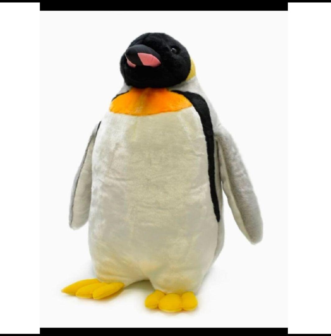 大きなペンギンのぬいぐるみ