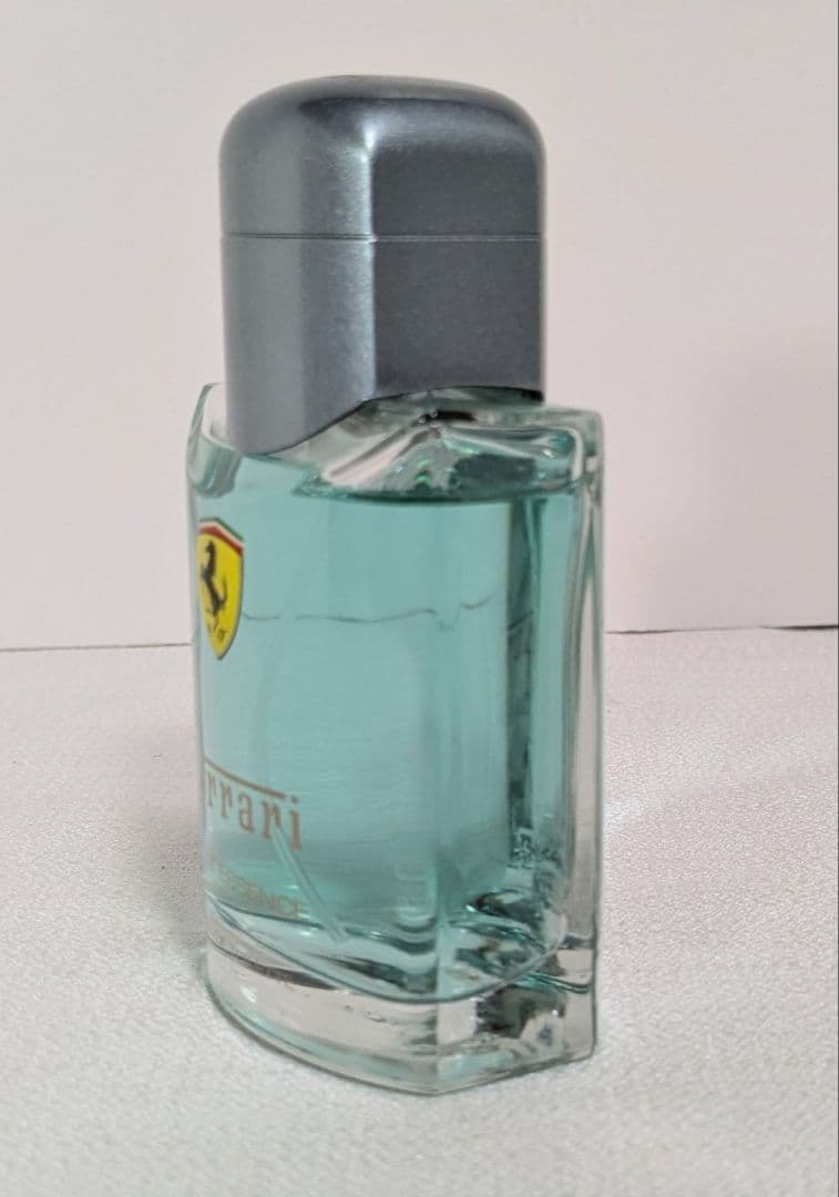 フェラーリ　ライトエッセンス　オードトワレ75ml