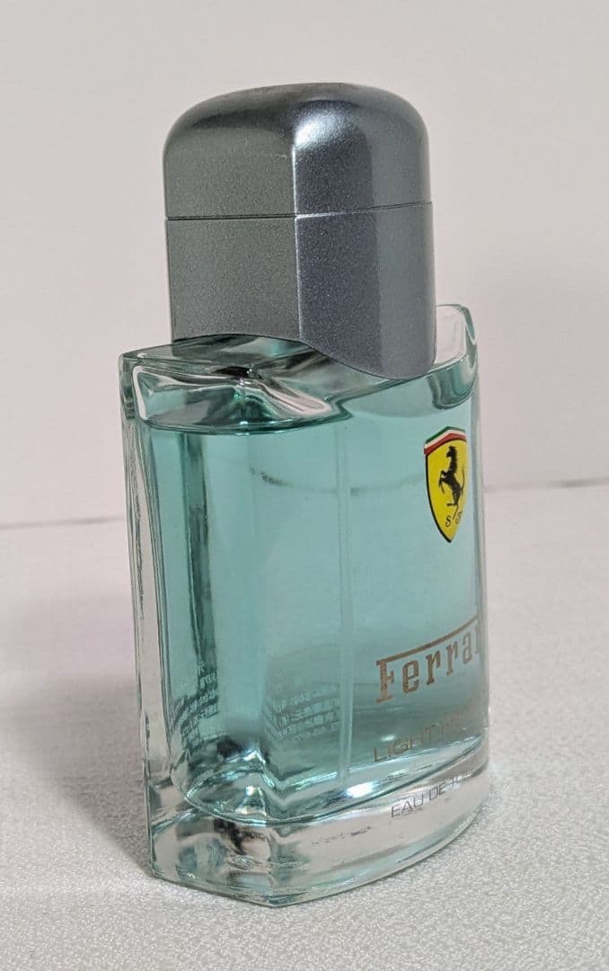 フェラーリ　ライトエッセンス　オードトワレ75ml