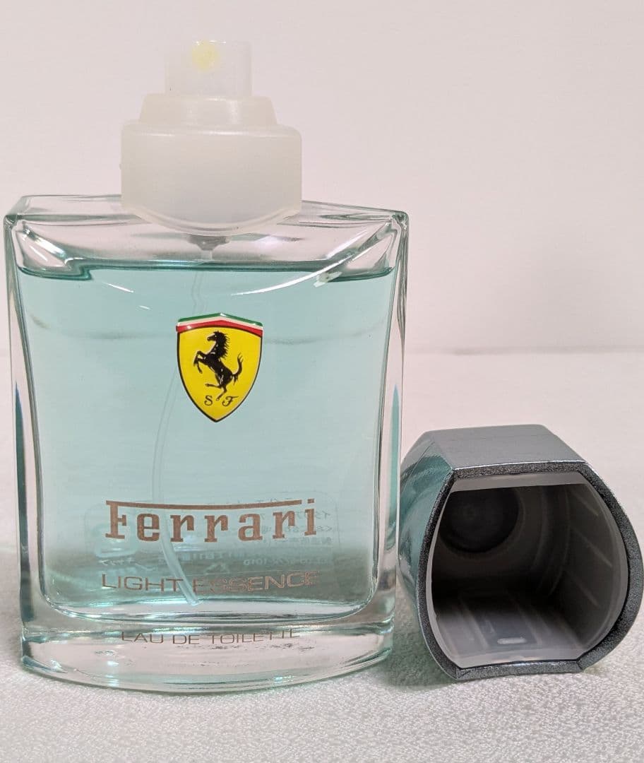 フェラーリ　ライトエッセンス　オードトワレ75ml