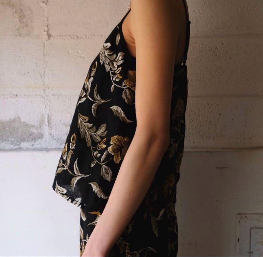 トップス ERIKO KATORI flower embroidery camisole