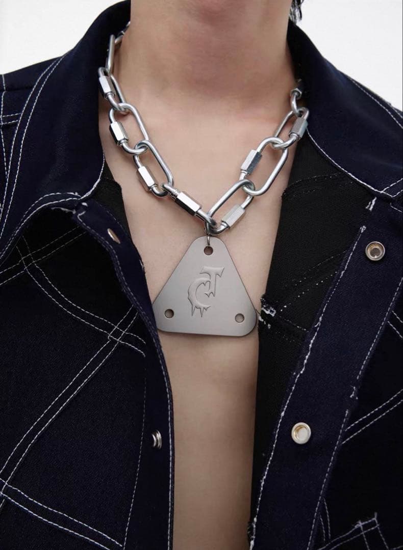 アクセサリー ArguE CultureE Triangle logo necklace
