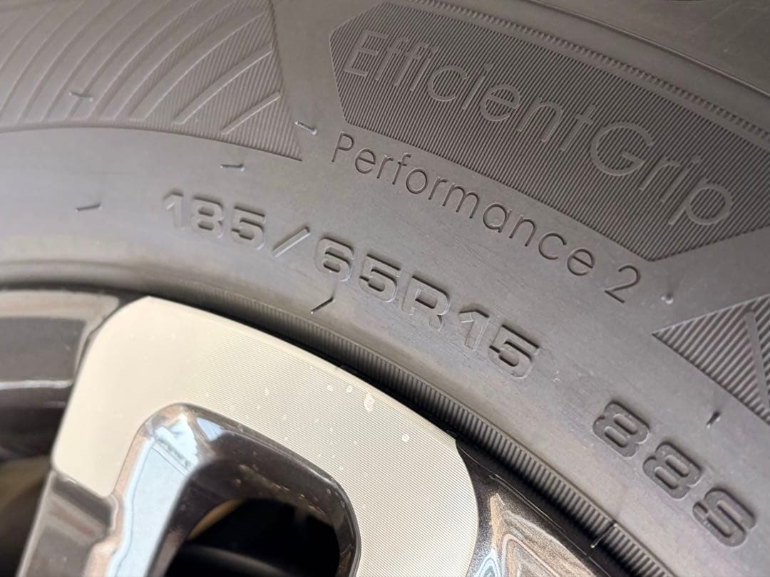 ほぼ新品、5Km走行Good Year 185/65R/15