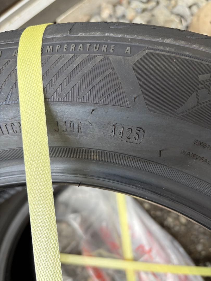 ほぼ新品、5Km走行Good Year 185/65R/15