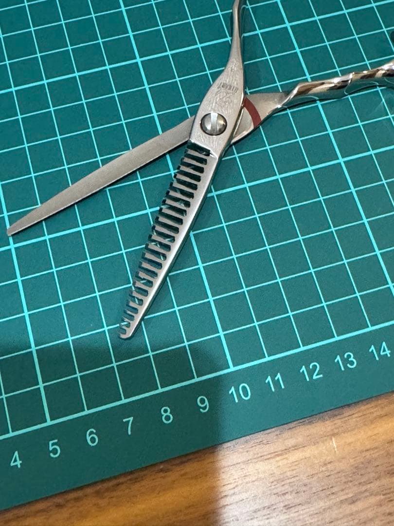 【早い者勝ち】光シザー　ヒカリシザー セニングシザー F735 フェーダー