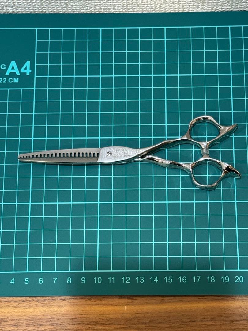 【早い者勝ち】光シザー　ヒカリシザー セニングシザー F735 フェーダー