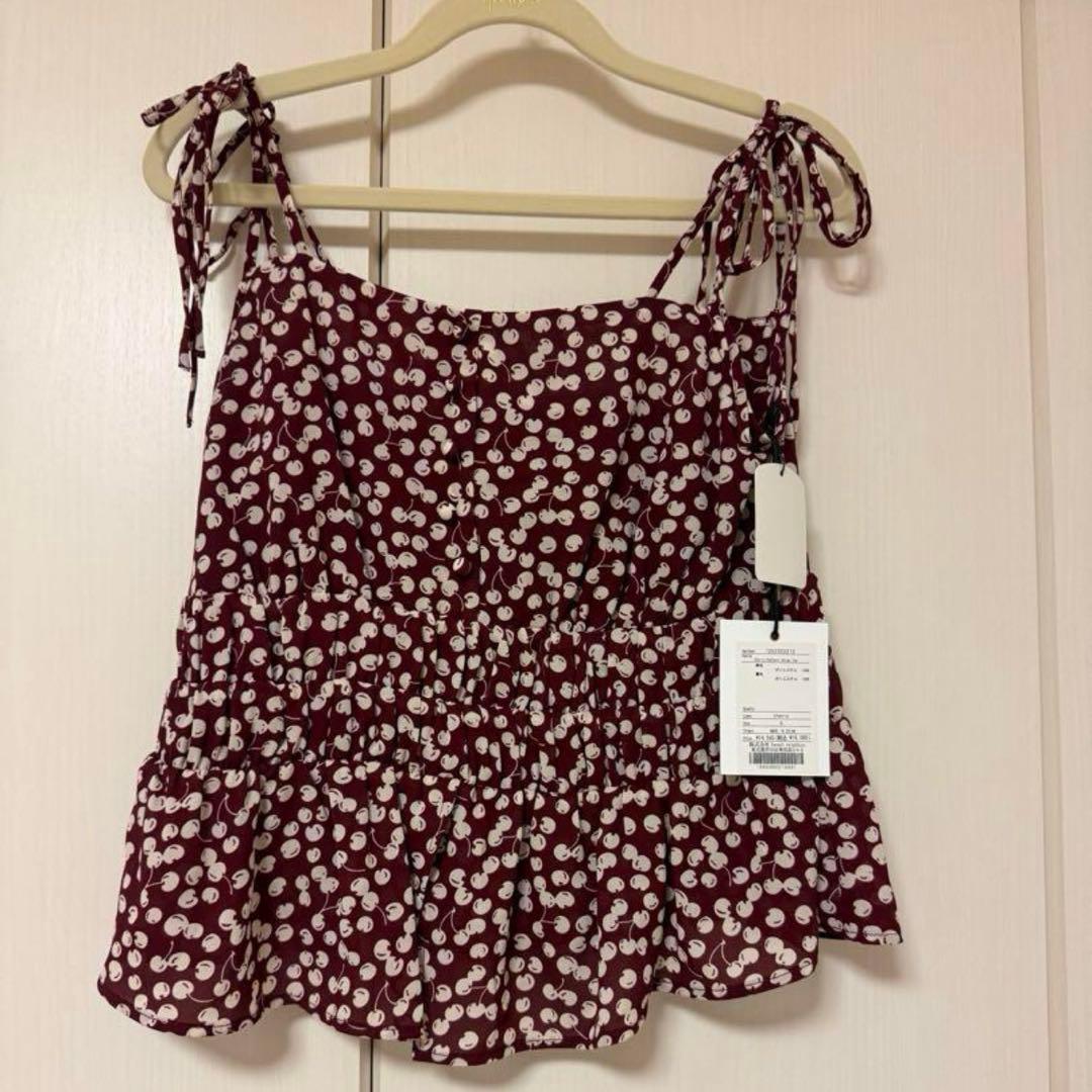 トップス Herlipto Cherry Pattern Strap Top