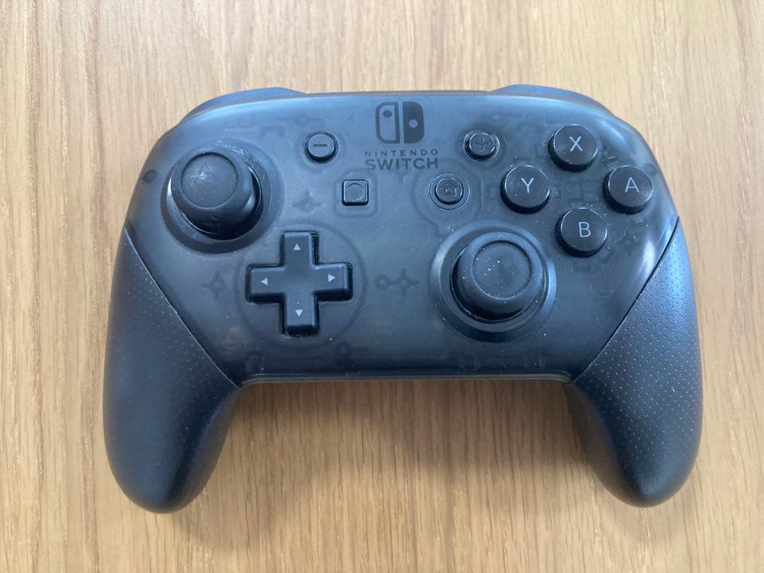 Nintendo Switch 本体 と プロコントローラー
