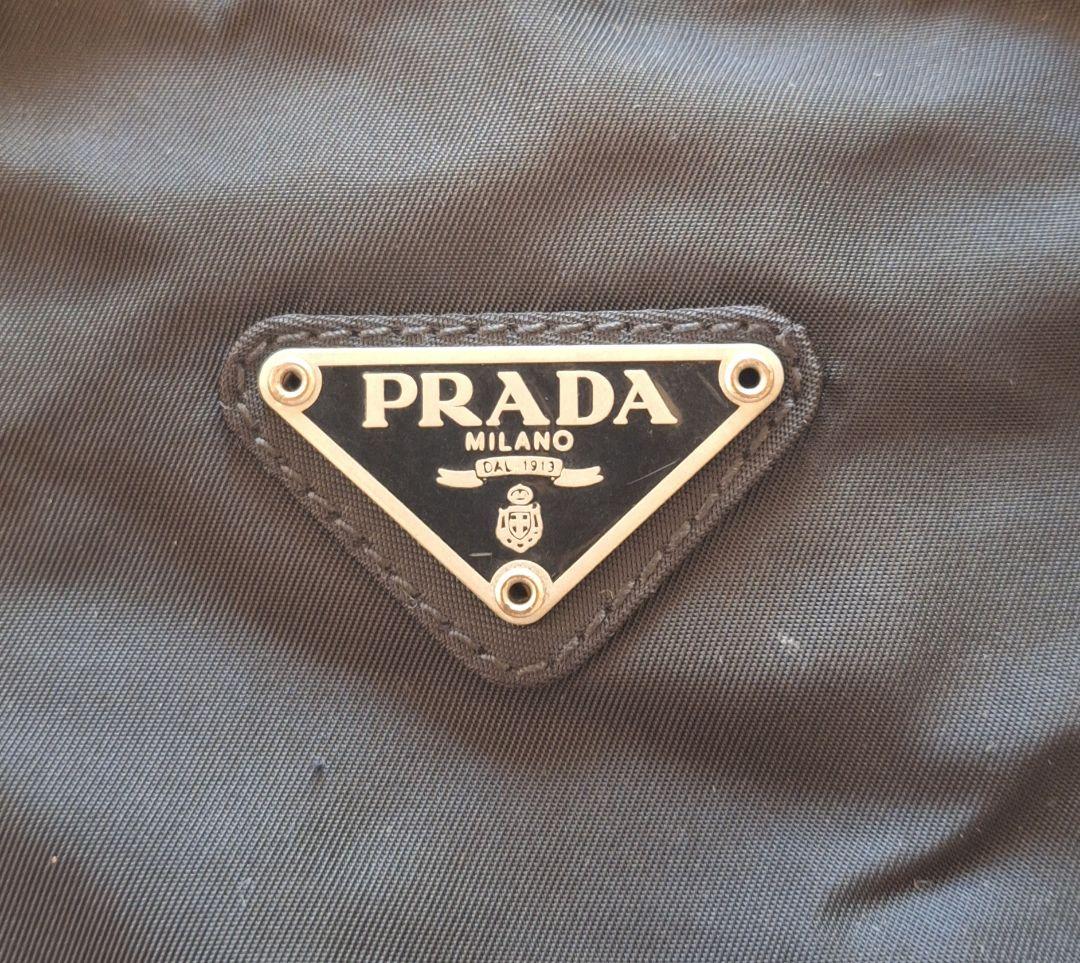 PRADA ブラック ボディバッグ
