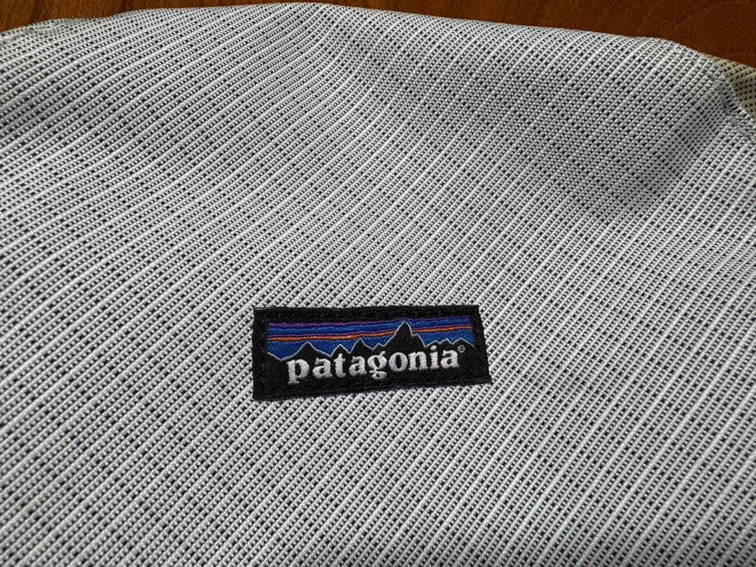 極美品 patagonia ブラックホール キューブ 10L ホワイト