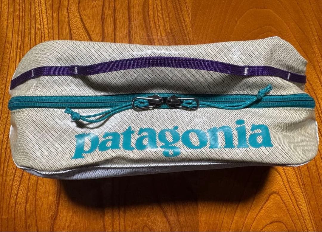 極美品 patagonia ブラックホール キューブ 10L ホワイト