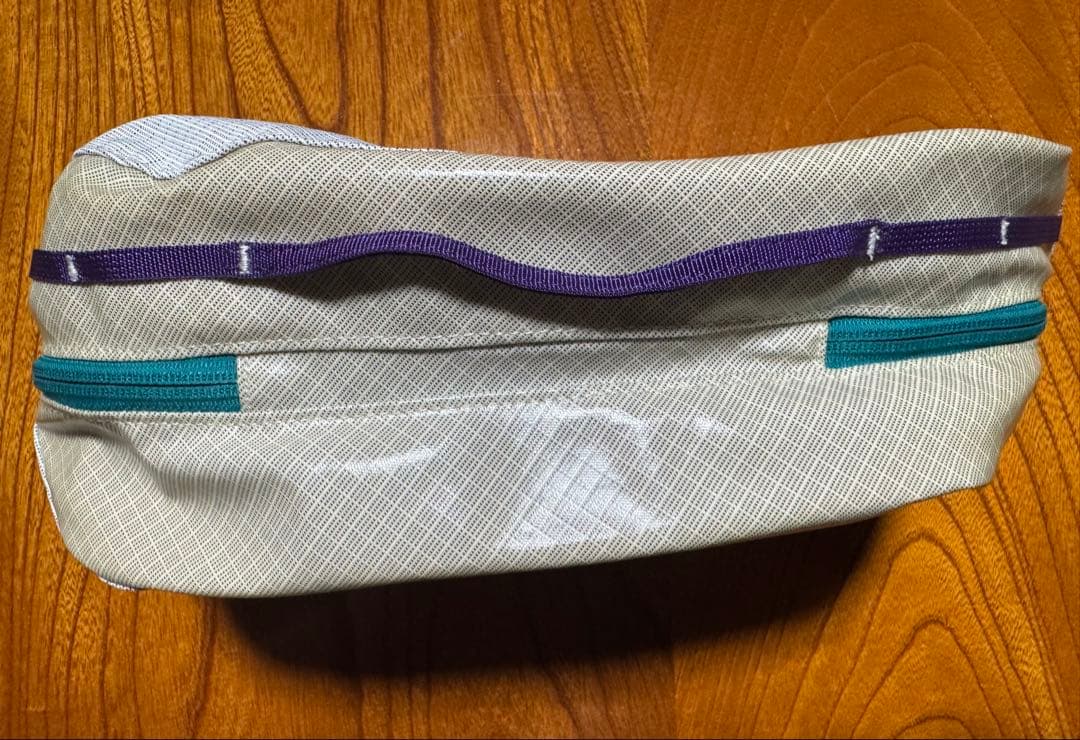 極美品 patagonia ブラックホール キューブ 10L ホワイト