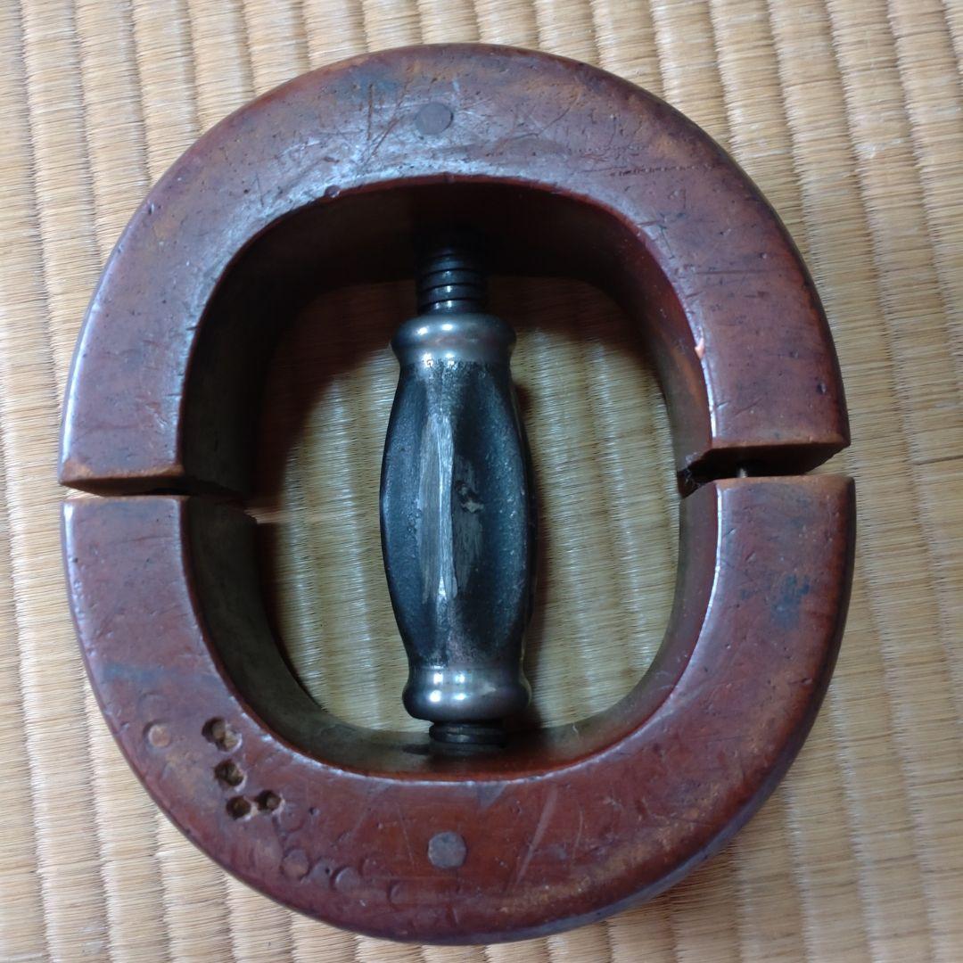 ハットストレッチャー　木製ハンドル付き　帽子伸張器