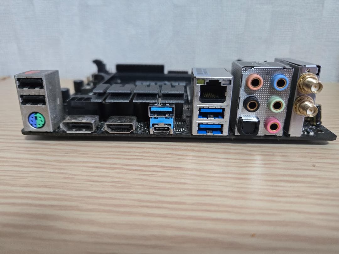 ASRock B450 Gaming-ITX/ac MiniITX マザーボード