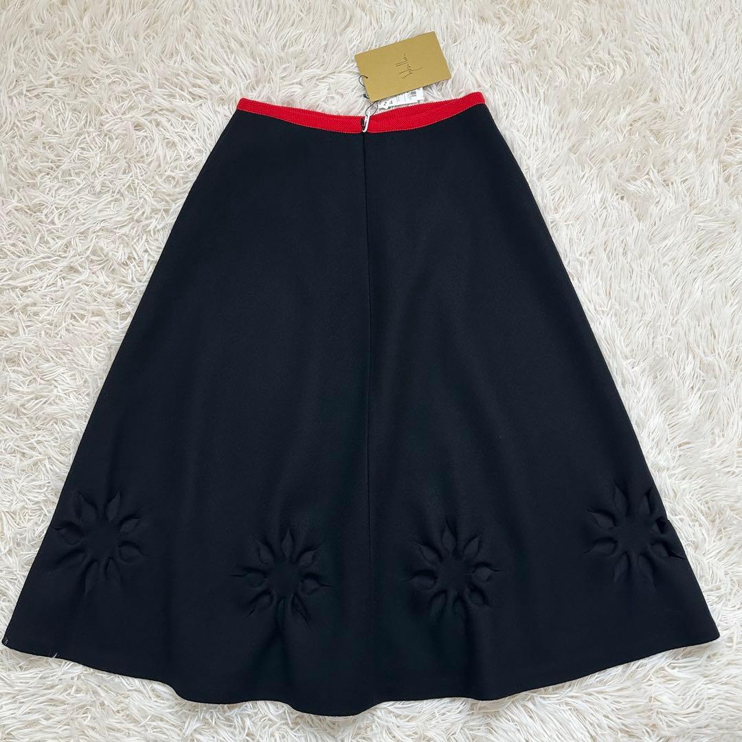 新品タグ付き✨️シビラ 近年 カットワーク ウールスカート 黒 M 日本製