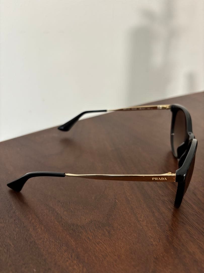 PRADA キャットアイ サングラス ブラック レディース