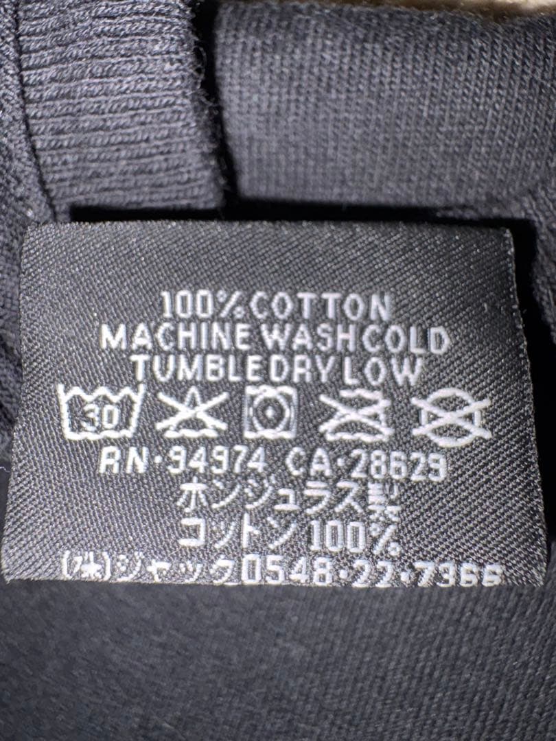 Stussy 黒 Tシャツ 前面ロゴ付き