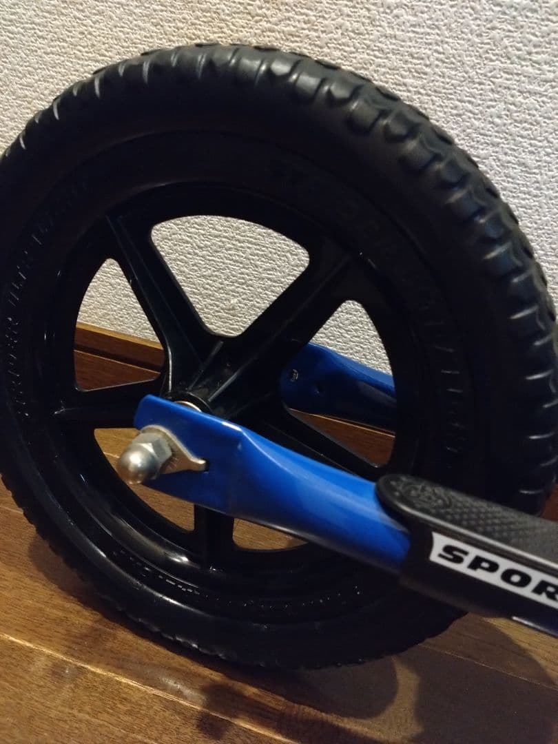 ☆omomさま専用☆STRIDERバランスバイク 青 　引取り限定　おまけ付