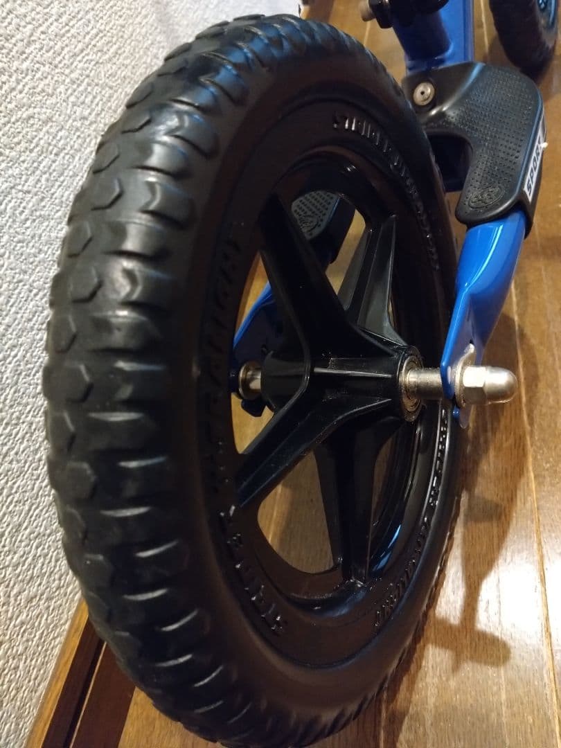 ☆omomさま専用☆STRIDERバランスバイク 青 　引取り限定　おまけ付