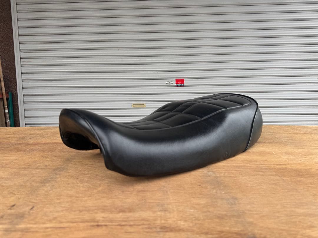 Z1 シート　メーカー不明