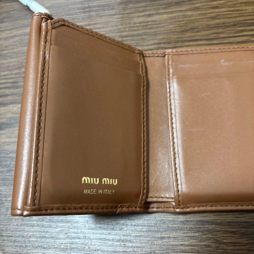 miu miu ブラウンレザー三つ折り財布