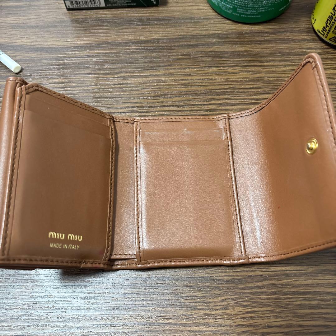 miu miu ブラウンレザー三つ折り財布