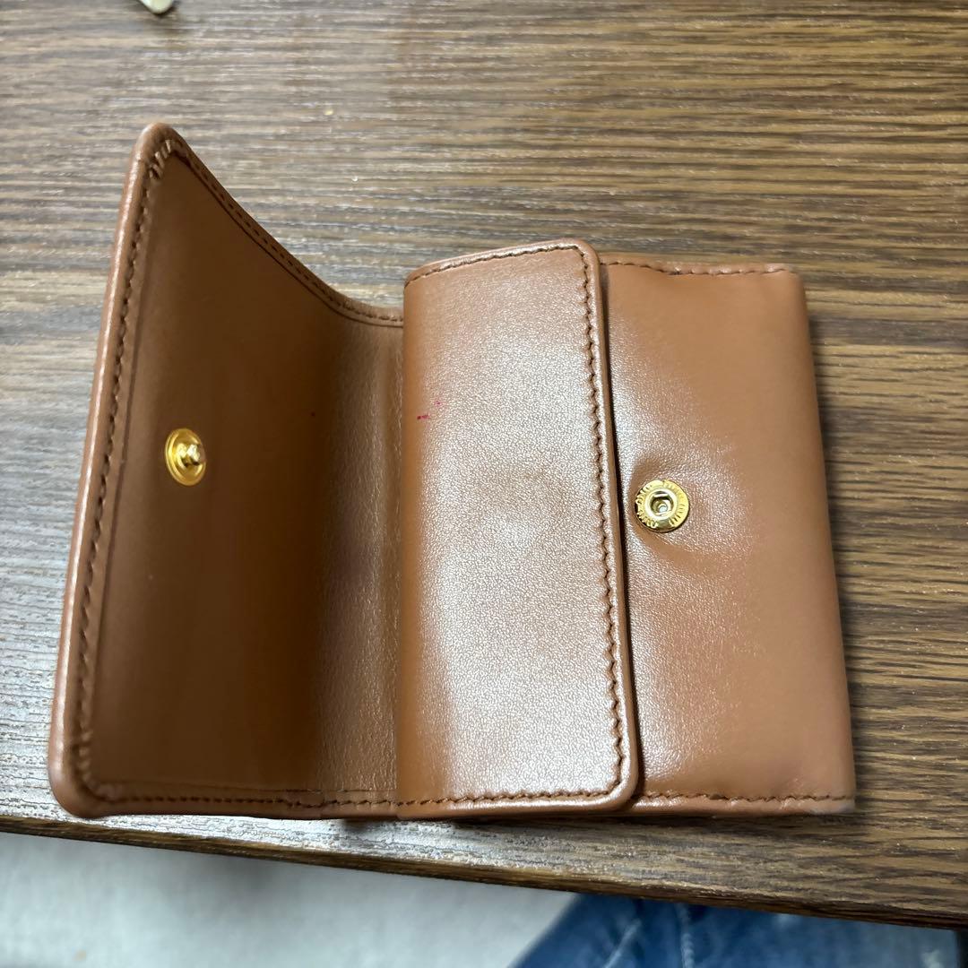 miu miu ブラウンレザー三つ折り財布
