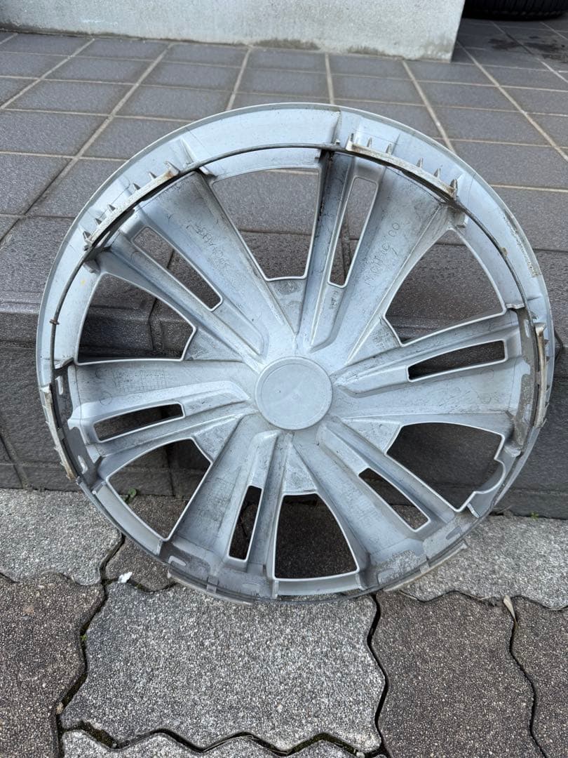 値下げ！【送料込み】トヨタ純正パッソルーミー 14インチホイールキャップ×3枚