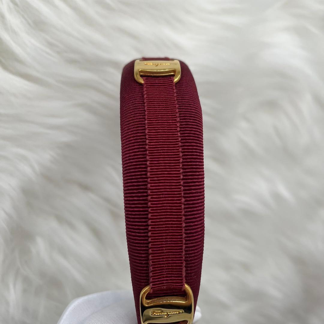 希少品美品✨Ferragamo フェラガモ カチューシャ　レッド　ロゴプレート
