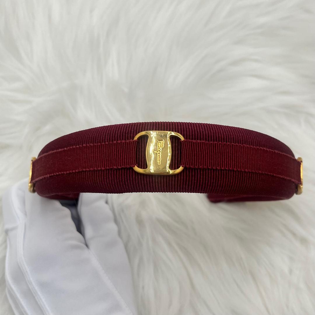希少品美品✨Ferragamo フェラガモ カチューシャ　レッド　ロゴプレート