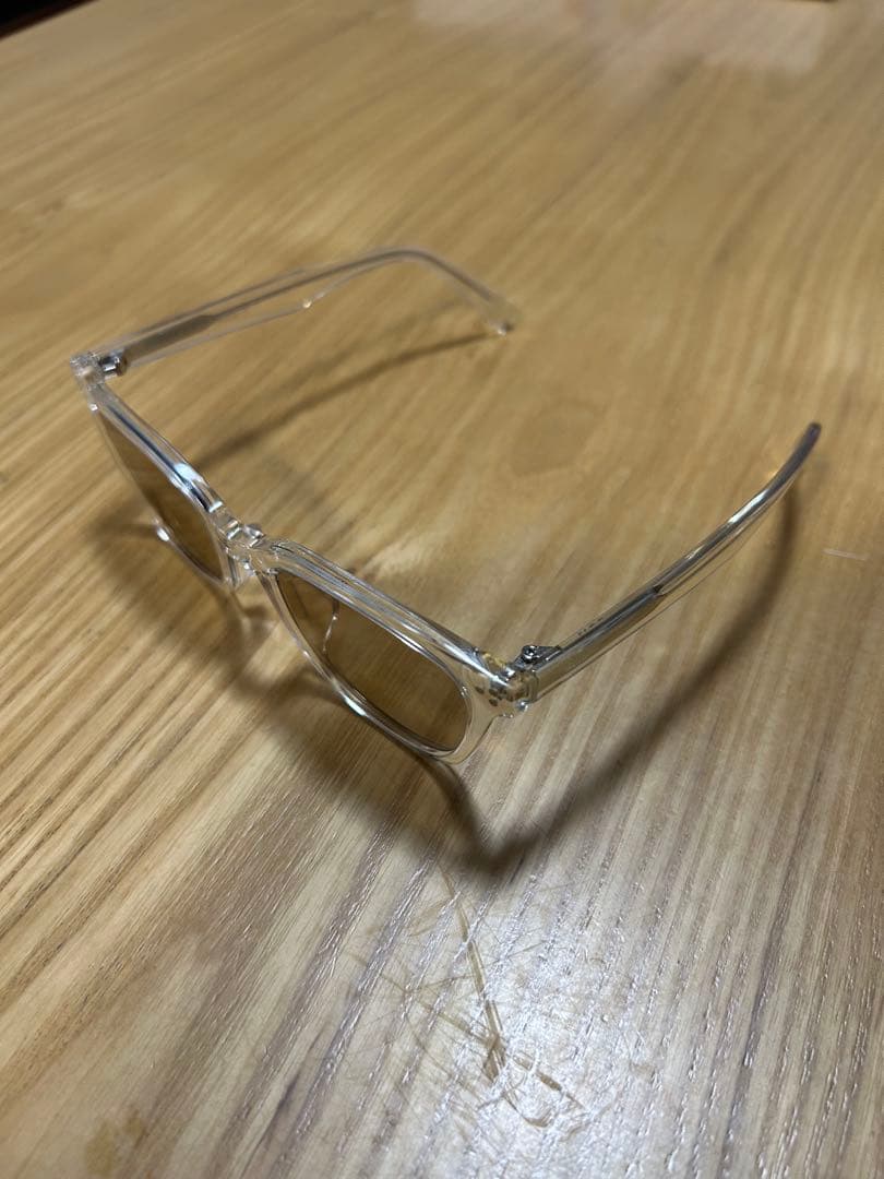 オンデーズクリアフレーム ボストン型サングラス　調光