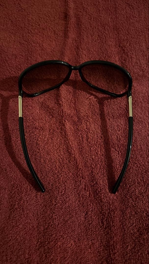 TOM FORD ブラックサングラス